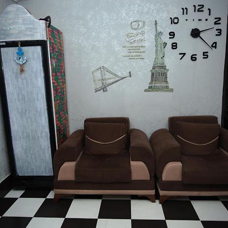 Hostel California Batumi Eksteriør bilde