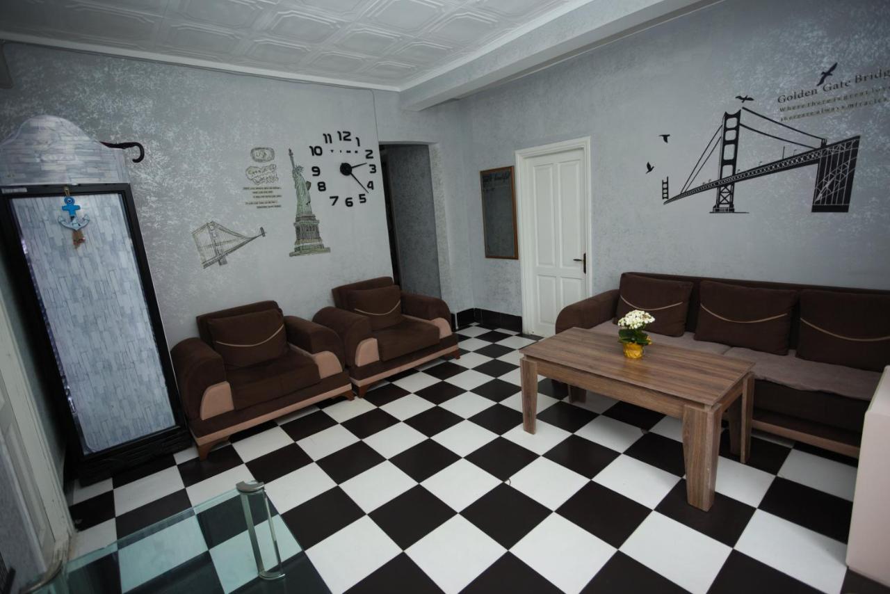 Hostel California Batumi Eksteriør bilde